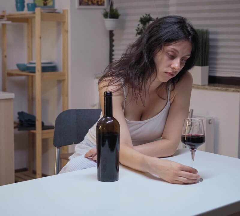 depressed woman drinking alone 10 ways know if suffering depression